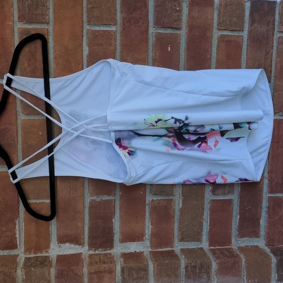 Calia by Carrie Underwood Geo Floral Tank Small - Picture 3 of 4